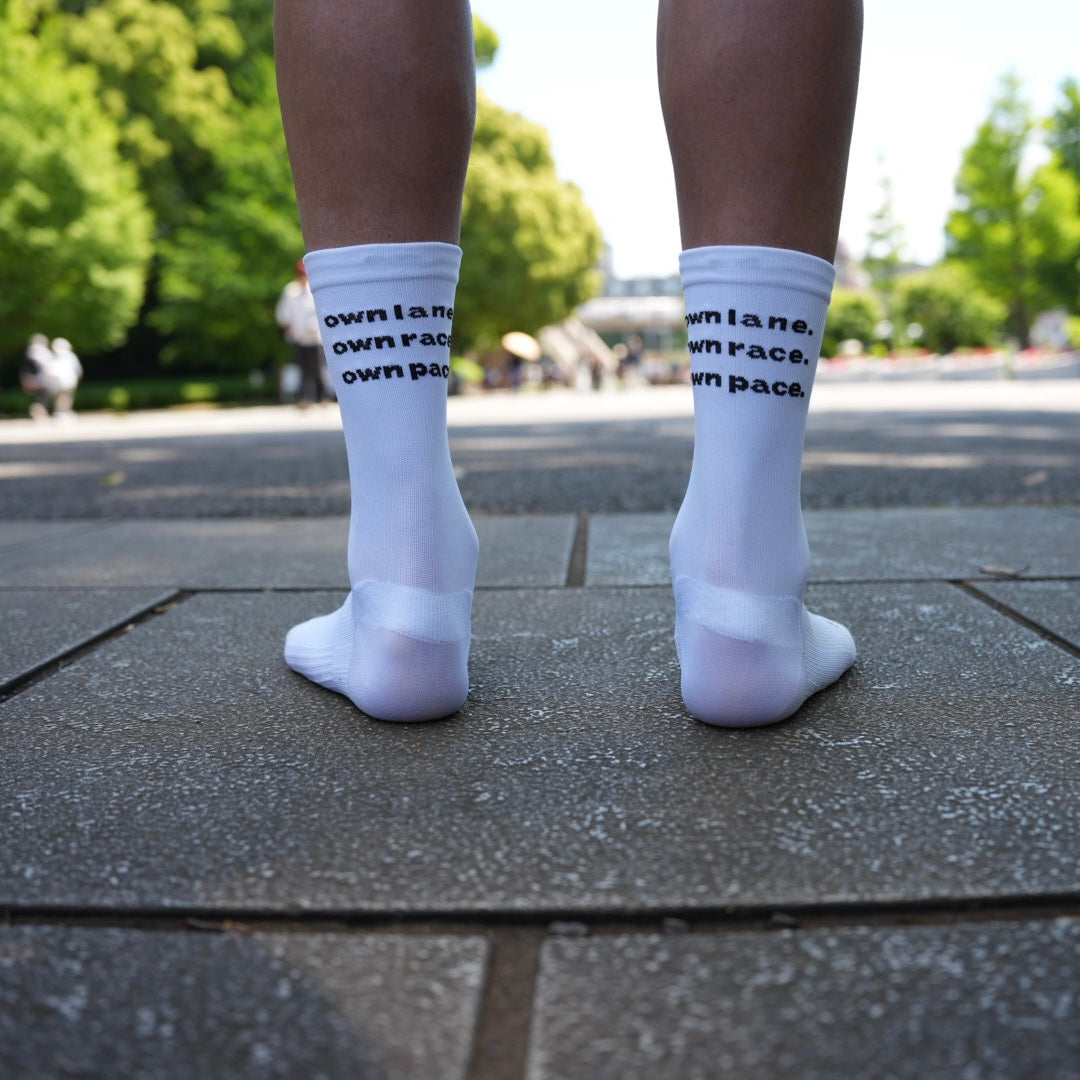 OWN WHITE−RUNNING SOCKS