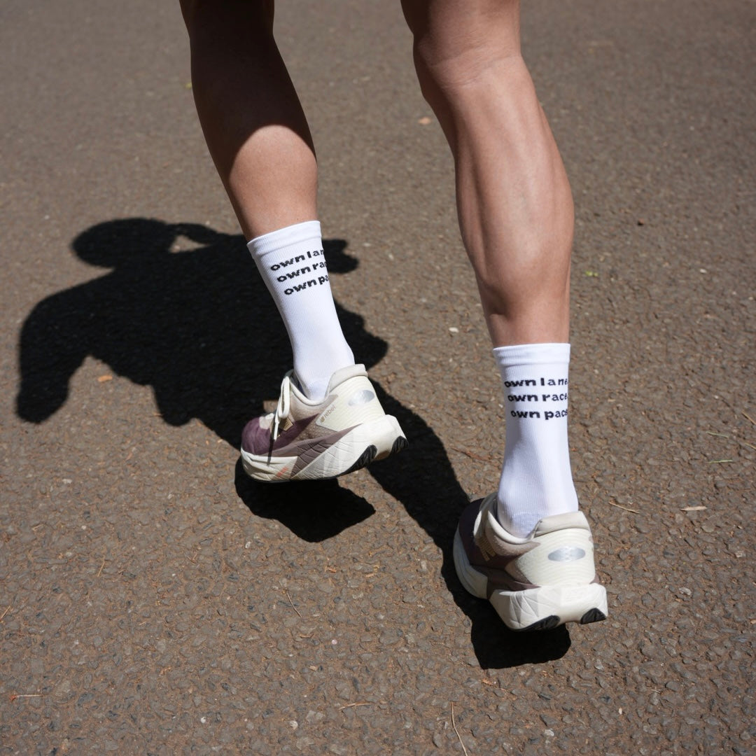 OWN WHITE−RUNNING SOCKS