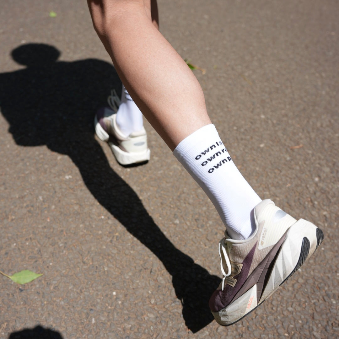 OWN WHITE−RUNNING SOCKS