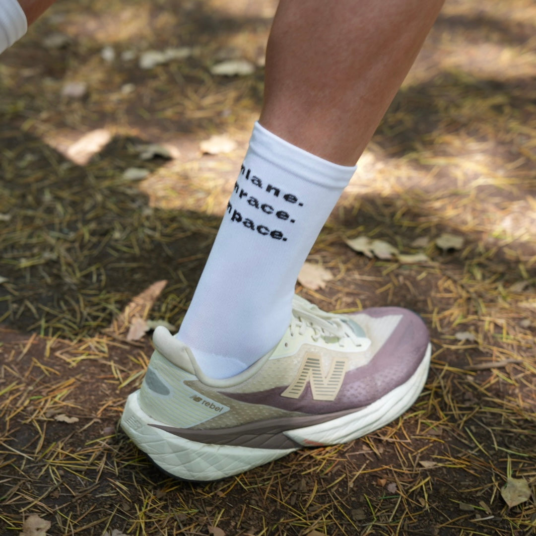 OWN WHITE−RUNNING SOCKS