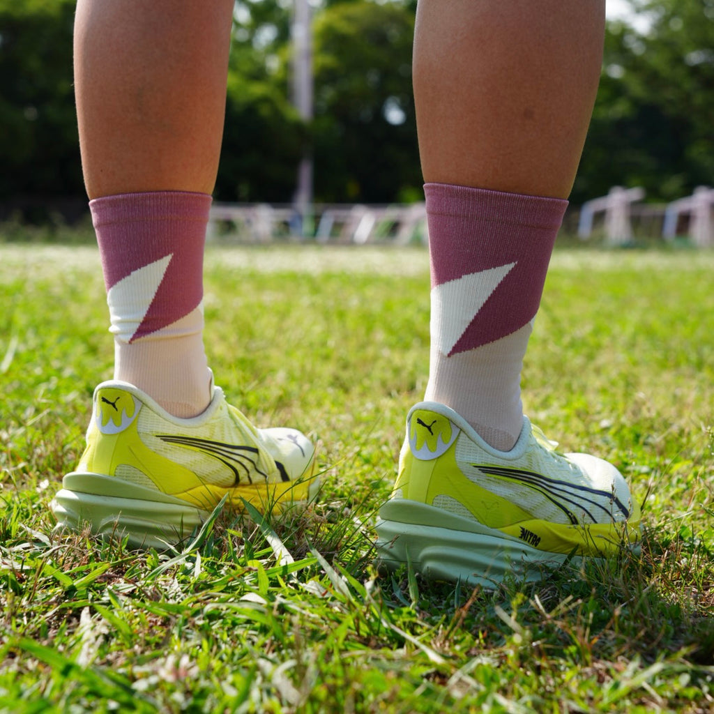 DULL RED−RUNNING SOCKS