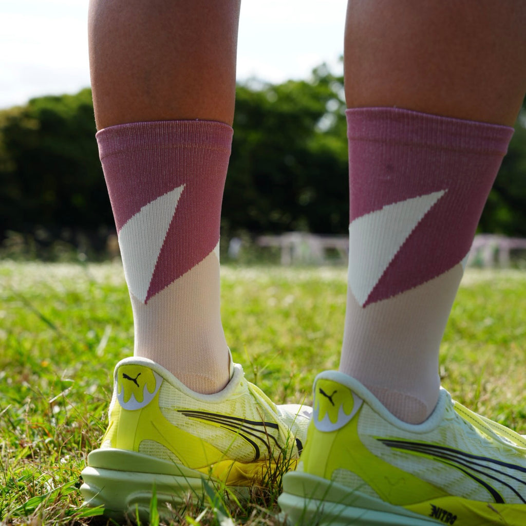 DULL RED−RUNNING SOCKS