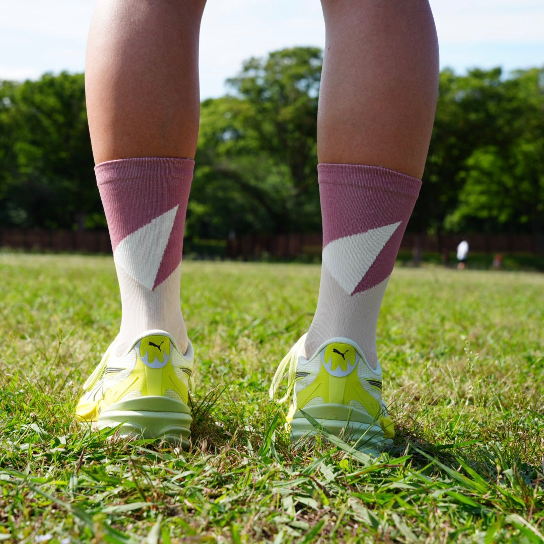 DULL RED−RUNNING SOCKS