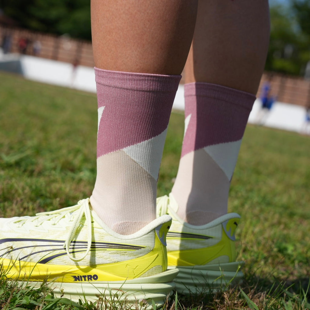 DULL RED−RUNNING SOCKS