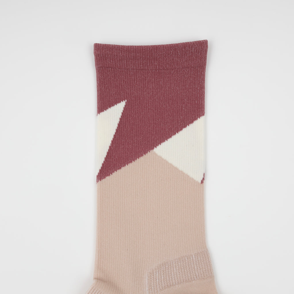 DULL RED−RUNNING SOCKS