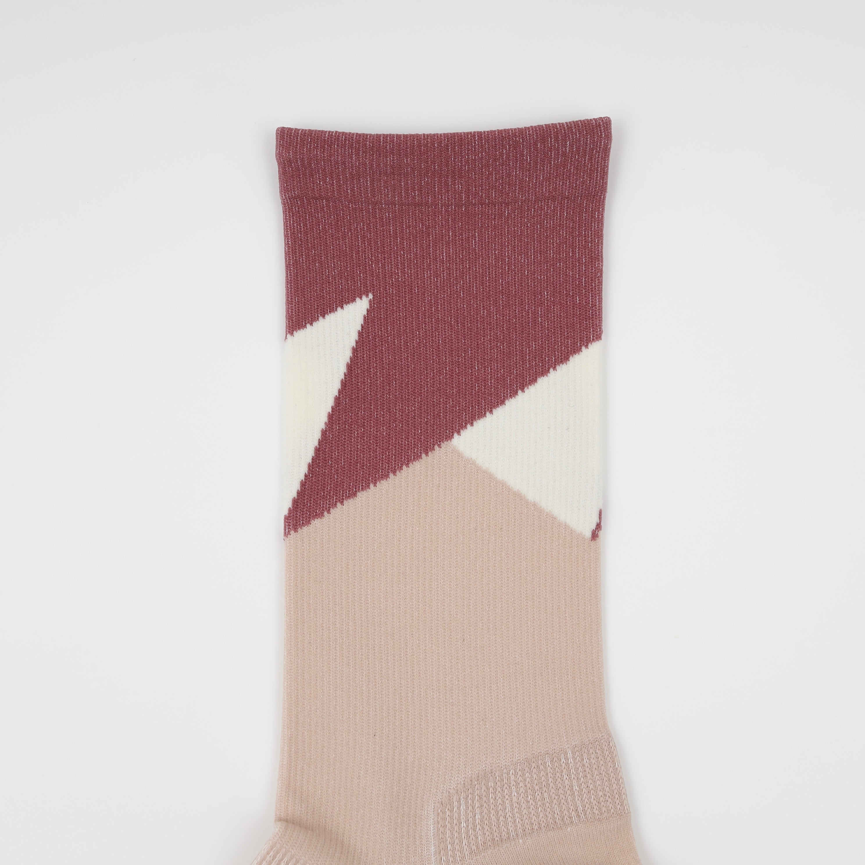 DULL RED−RUNNING SOCKS