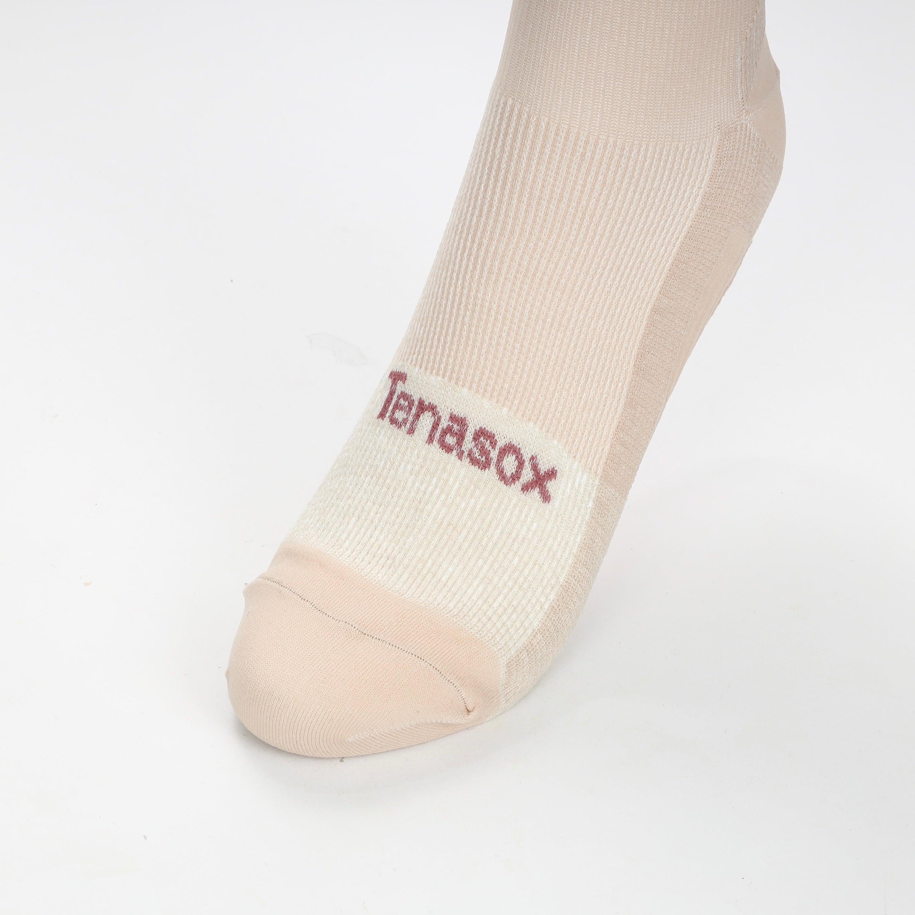 DULL RED−RUNNING SOCKS