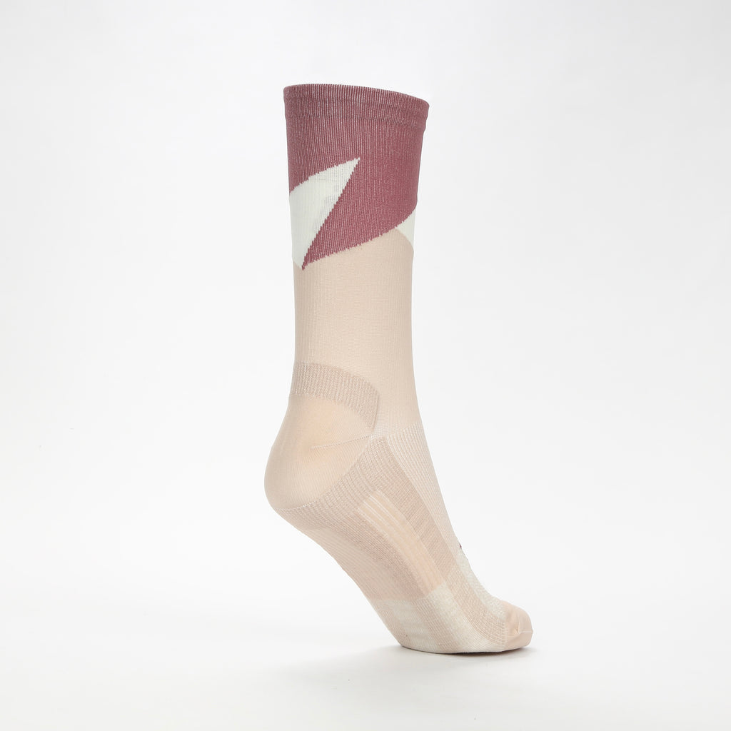 DULL RED−RUNNING SOCKS