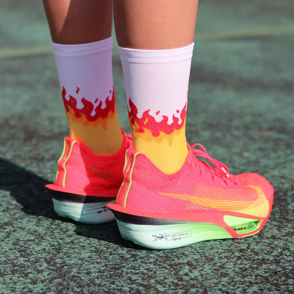 FIRE RED−RUNNING SOCKS