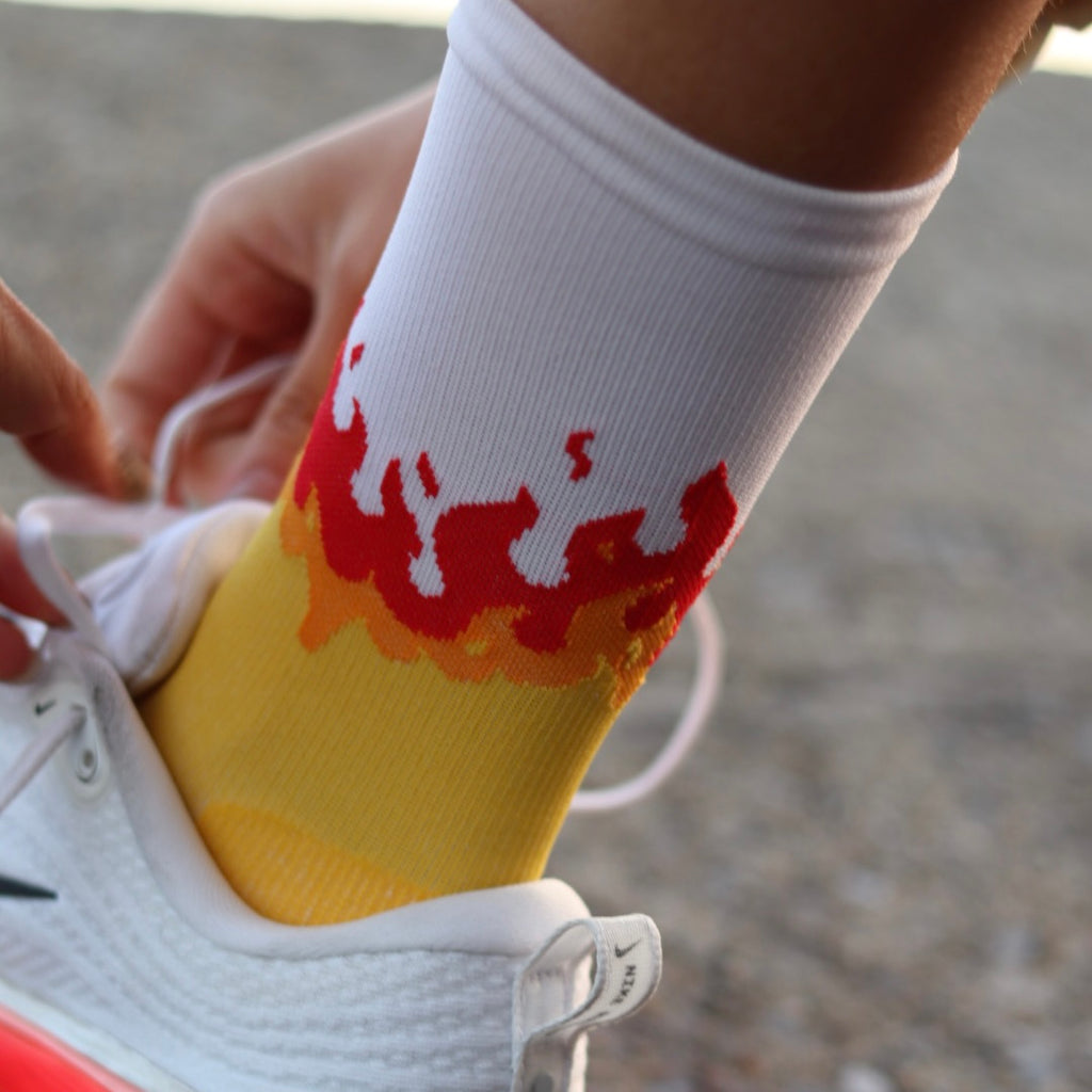 FIRE RED−RUNNING SOCKS