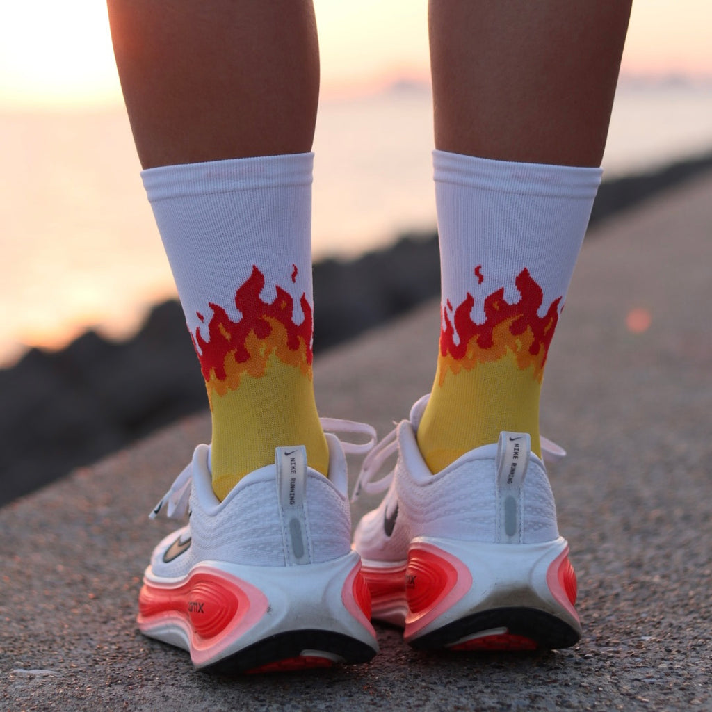 FIRE RED−RUNNING SOCKS